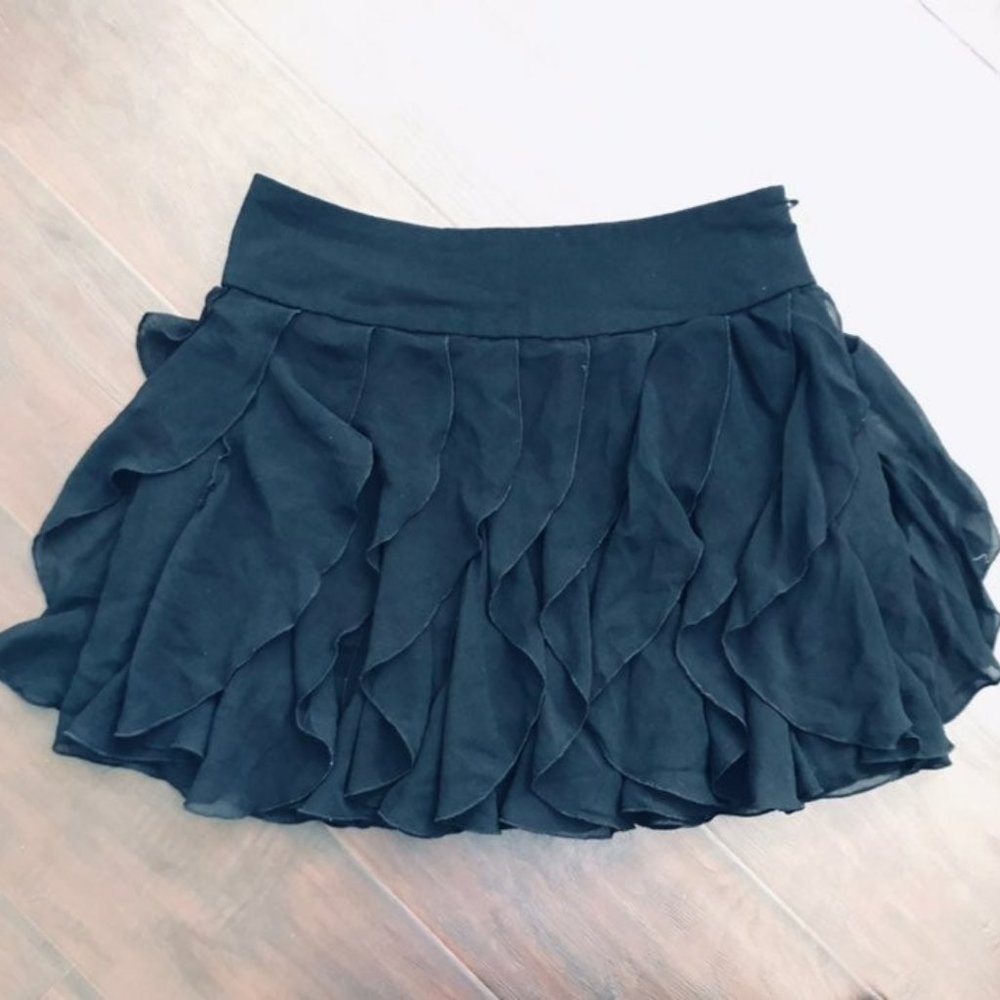 🌟 Forever 21 Black High Waisted Flowy Mini Skirt